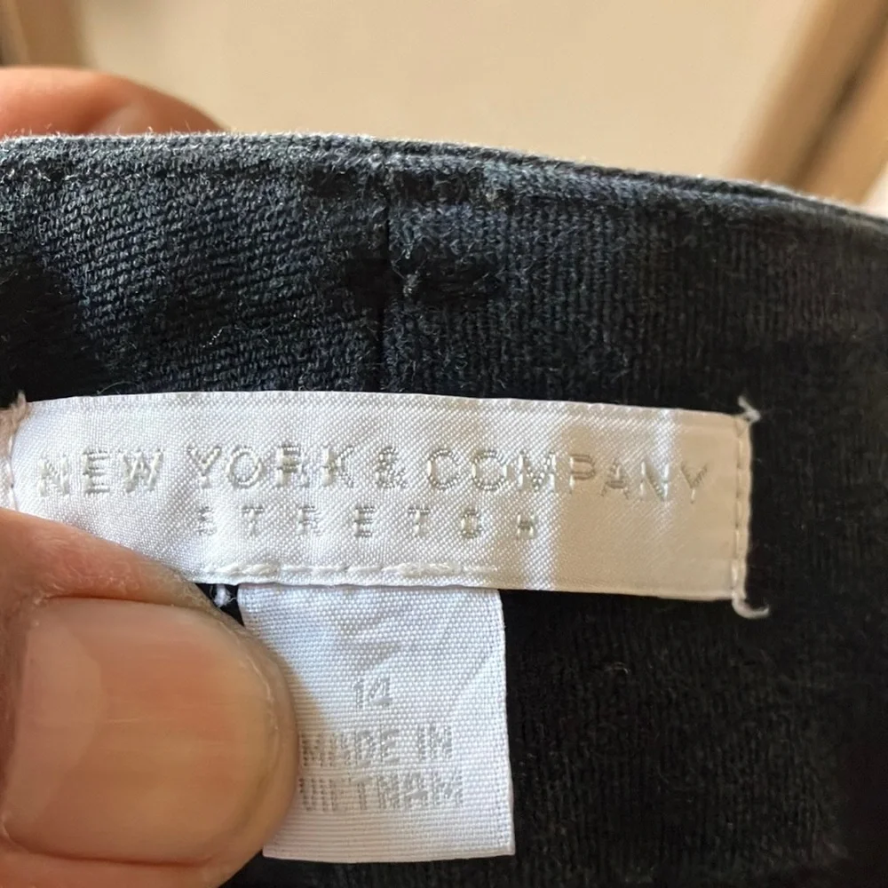 FINAL MARKDOWN New York & Company Dark Stretch jeans 14